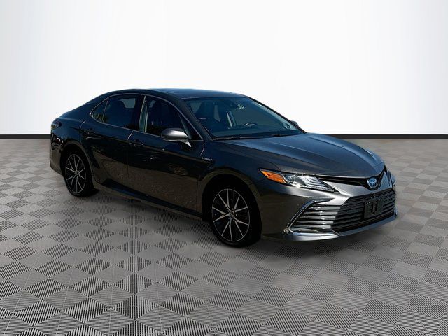 2021 Toyota Camry Hybrid XLE