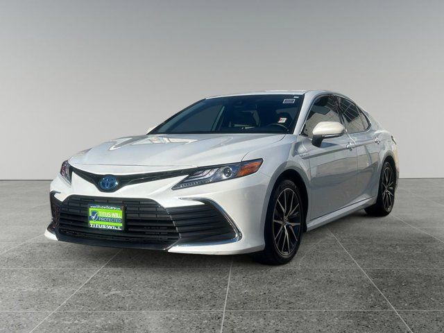 2021 Toyota Camry Hybrid XLE