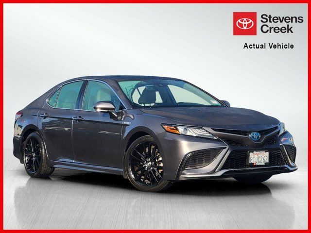 2021 Toyota Camry Hybrid XSE