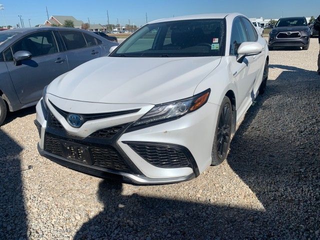 2021 Toyota Camry Hybrid XSE