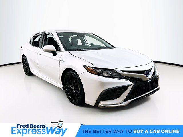 2021 Toyota Camry Hybrid XSE