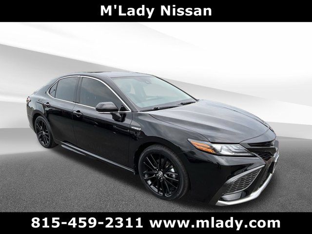 2021 Toyota Camry Hybrid XSE