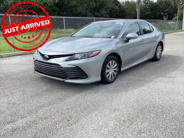 2021 Toyota Camry Hybrid LE