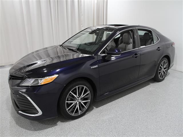 2021 Toyota Camry Hybrid XLE