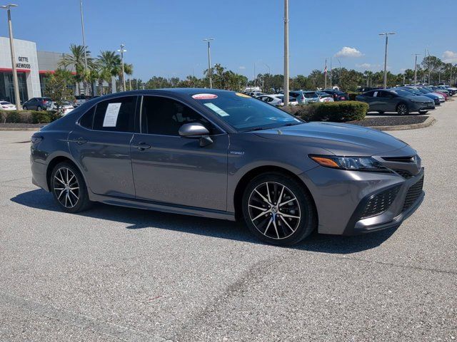 2021 Toyota Camry Hybrid SE