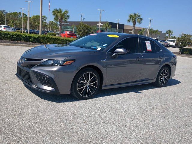 2021 Toyota Camry Hybrid SE