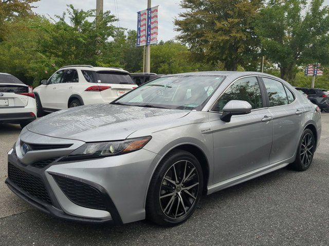 2021 Toyota Camry Hybrid SE