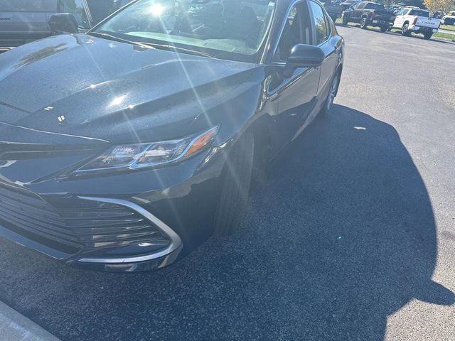 2021 Toyota Camry Hybrid LE