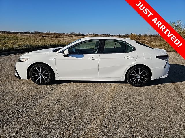 2021 Toyota Camry Hybrid SE