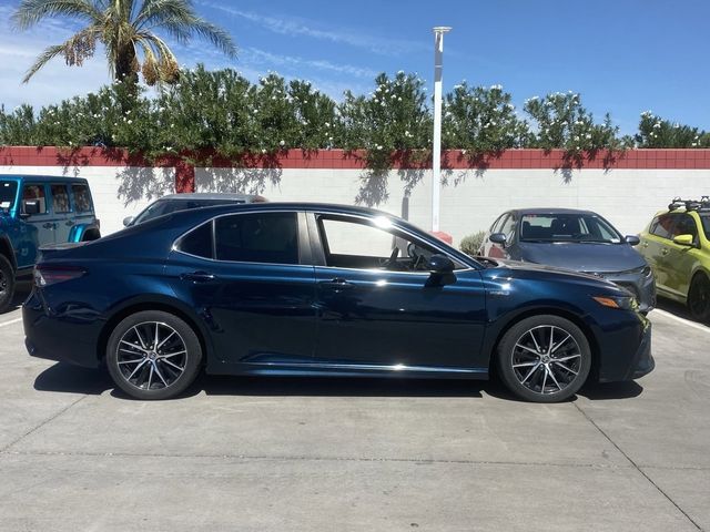 2021 Toyota Camry Hybrid SE