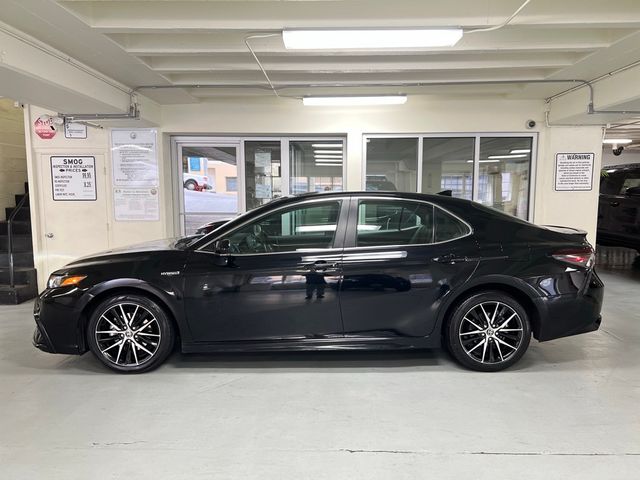 2021 Toyota Camry Hybrid SE