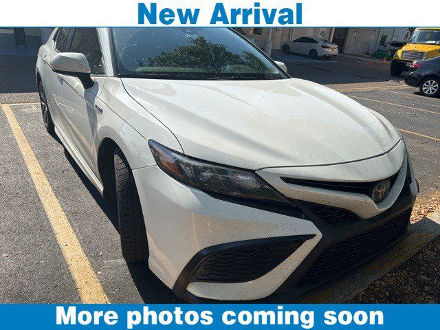 2021 Toyota Camry Hybrid SE