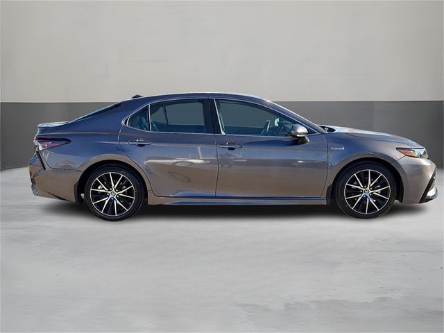 2021 Toyota Camry Hybrid SE