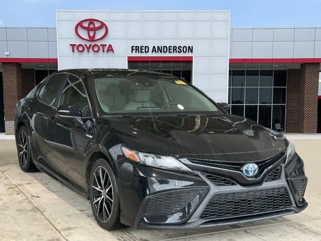 2021 Toyota Camry Hybrid SE