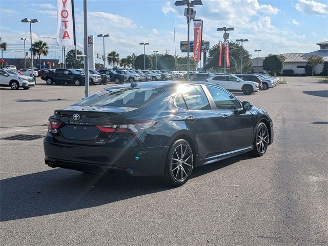 2021 Toyota Camry Hybrid SE