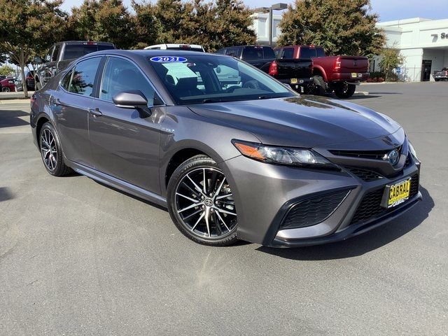 2021 Toyota Camry Hybrid SE