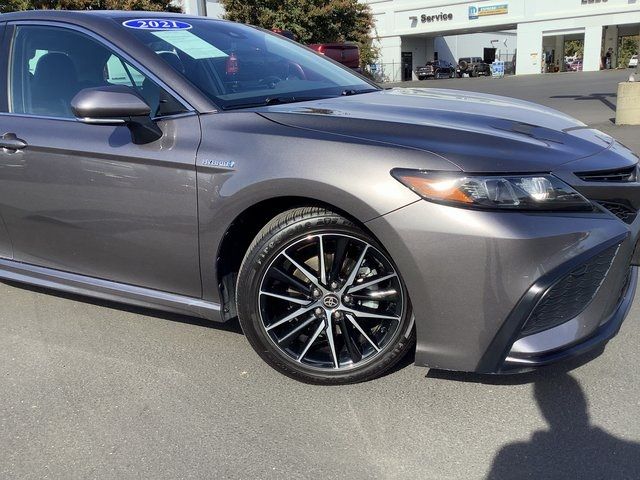 2021 Toyota Camry Hybrid SE