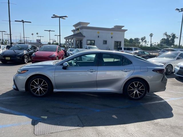 2021 Toyota Camry Hybrid SE