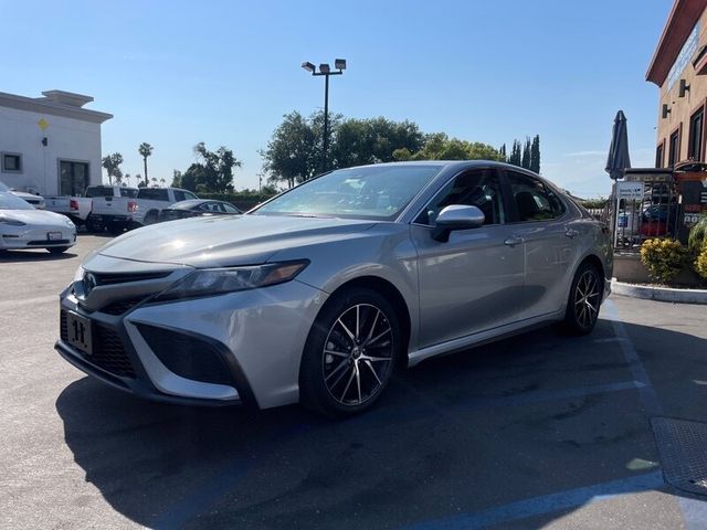 2021 Toyota Camry Hybrid SE