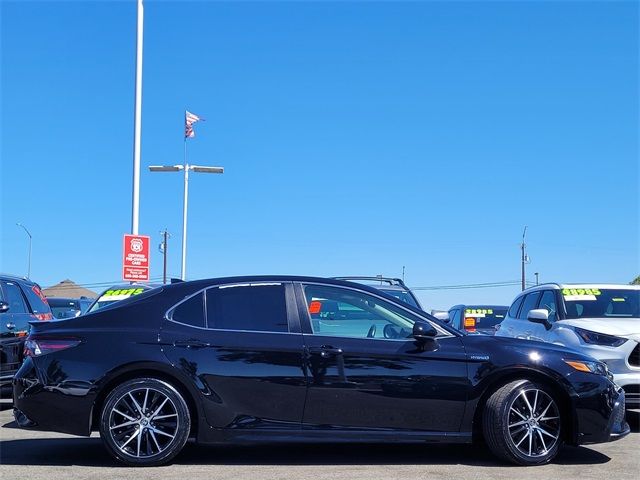 2021 Toyota Camry Hybrid SE