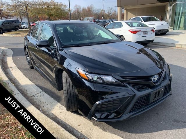 2021 Toyota Camry Hybrid SE