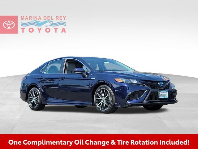 2021 Toyota Camry Hybrid SE