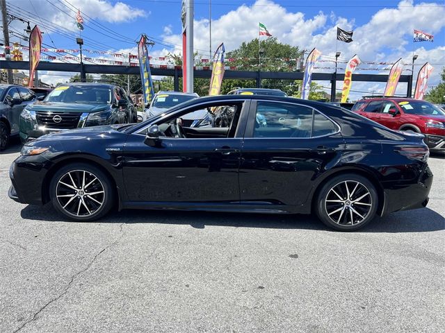 2021 Toyota Camry Hybrid SE