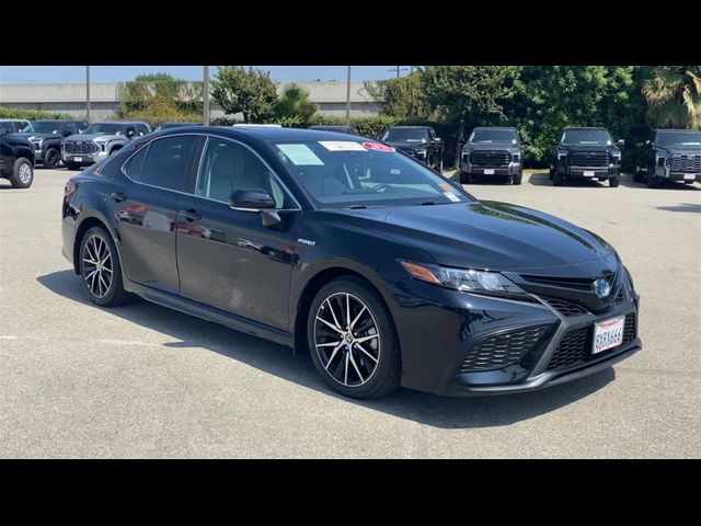 2021 Toyota Camry Hybrid SE