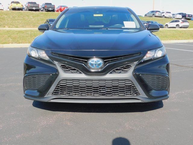 2021 Toyota Camry Hybrid SE