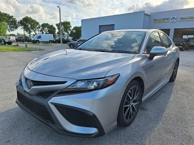 2021 Toyota Camry Hybrid SE