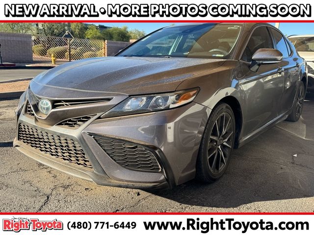 2021 Toyota Camry Hybrid SE