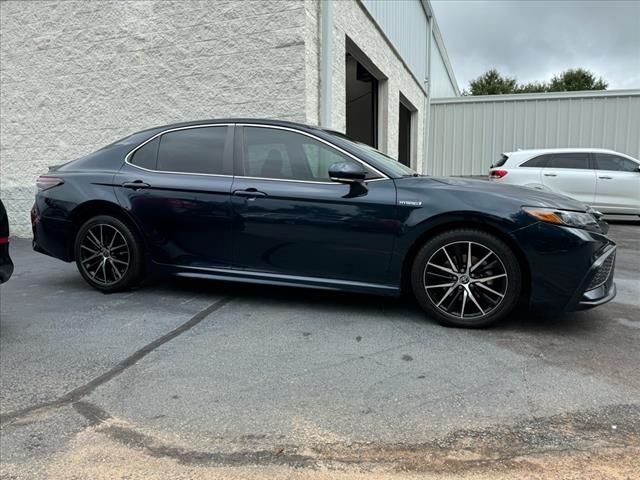 2021 Toyota Camry Hybrid SE