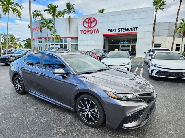 2021 Toyota Camry Hybrid SE