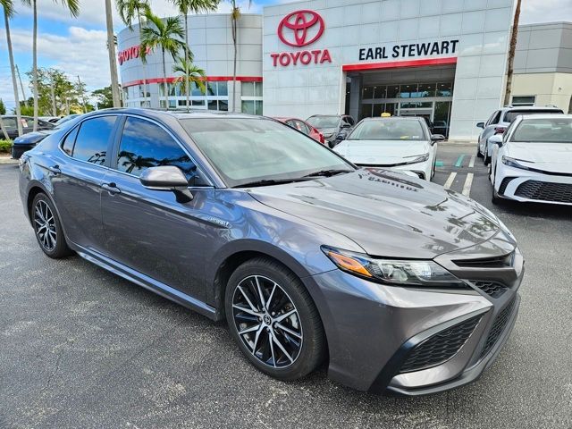 2021 Toyota Camry Hybrid SE