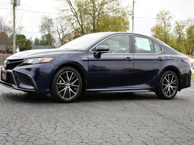 2021 Toyota Camry Hybrid SE