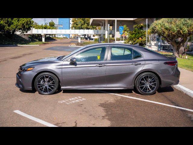 2021 Toyota Camry Hybrid SE