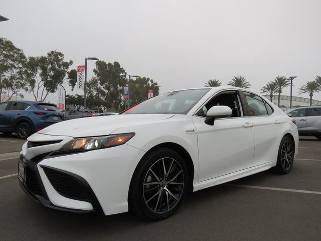 2021 Toyota Camry Hybrid SE