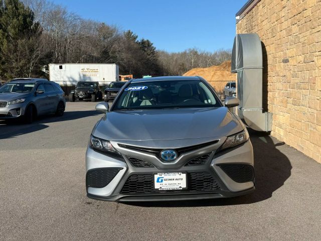 2021 Toyota Camry Hybrid SE