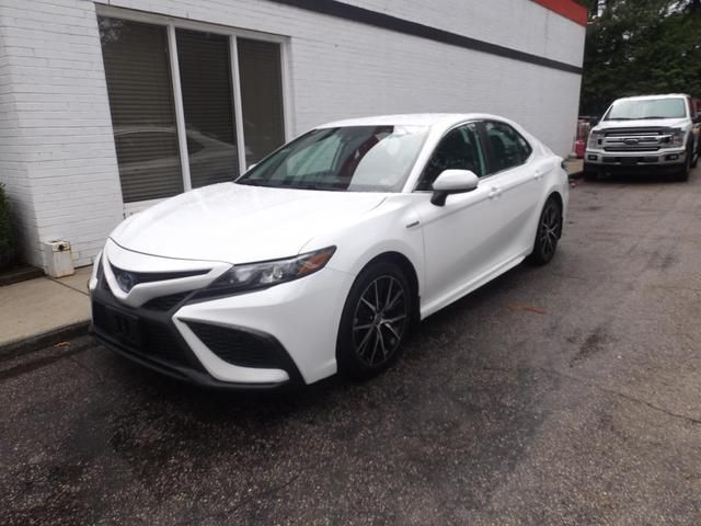 2021 Toyota Camry Hybrid SE