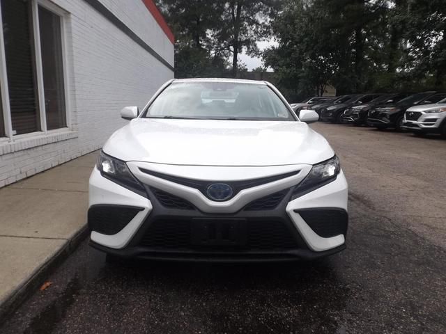 2021 Toyota Camry Hybrid SE