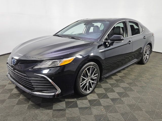 2021 Toyota Camry Hybrid XLE