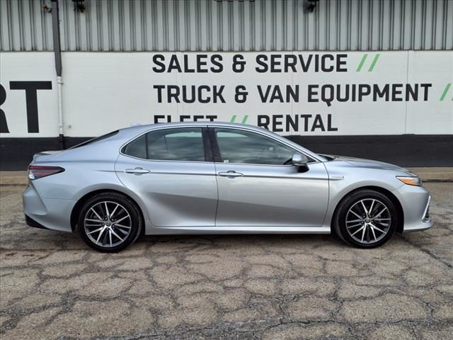 2021 Toyota Camry Hybrid XLE