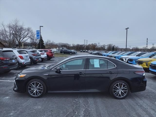 2021 Toyota Camry Hybrid XLE