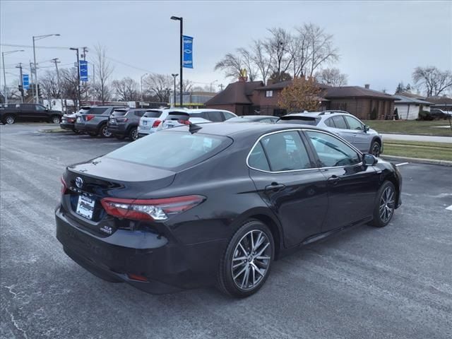 2021 Toyota Camry Hybrid XLE