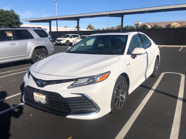 2021 Toyota Camry Hybrid XLE