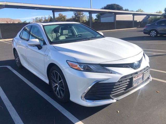 2021 Toyota Camry Hybrid XLE