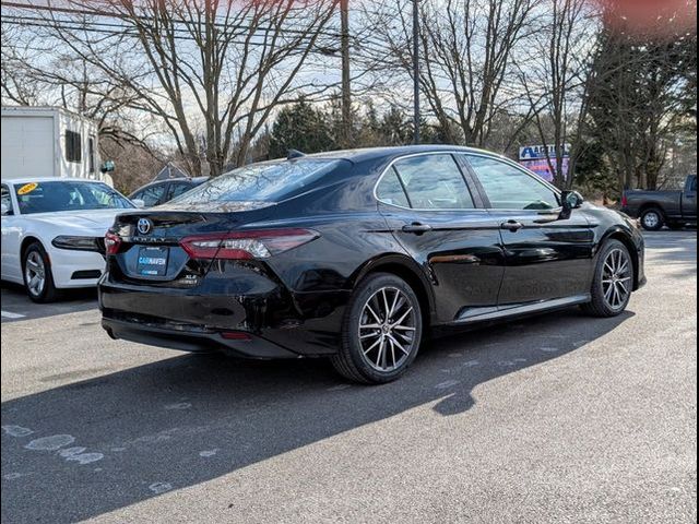 2021 Toyota Camry Hybrid XLE