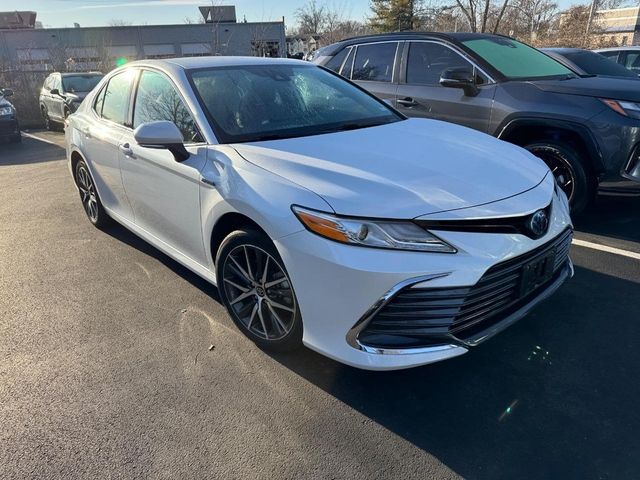 2021 Toyota Camry Hybrid XLE