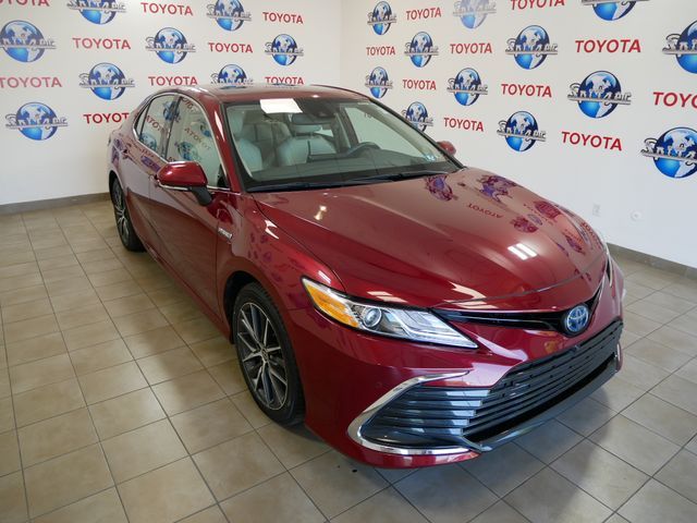 2021 Toyota Camry Hybrid XLE