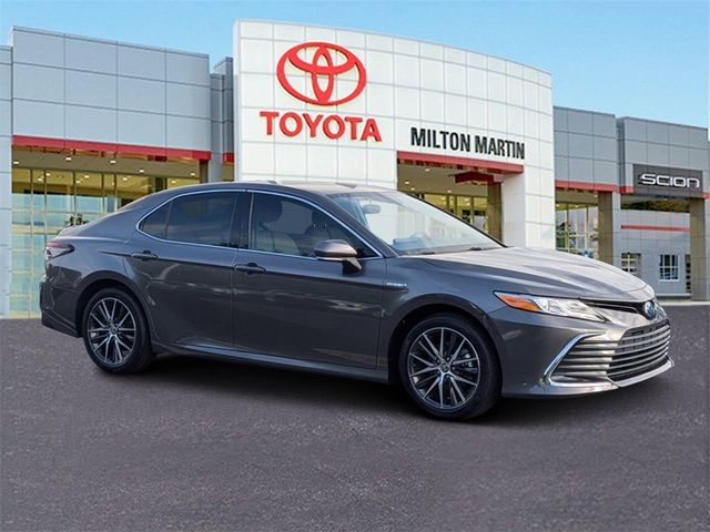 2021 Toyota Camry Hybrid XLE